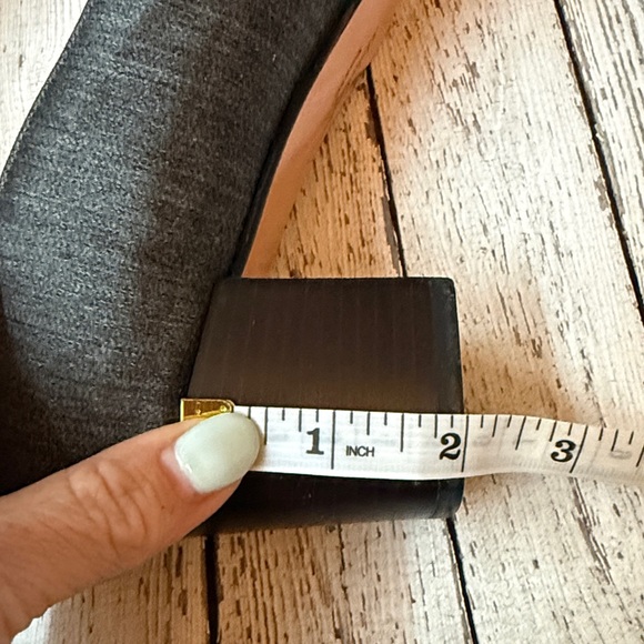 Salvatore Ferragamo Gray Heels with Sophisticated Design size 9 - Picture 9 of 9